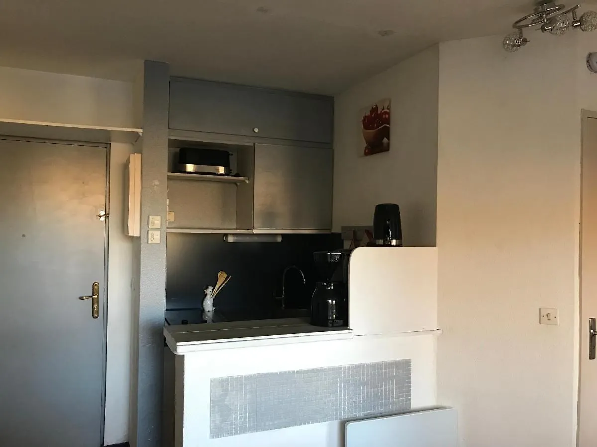 Studio Garriguette, Parking Gratuit, Ascenseur, 2 Personnes, Lit 2 Places Apartment Greoux-les-Bains 0*,